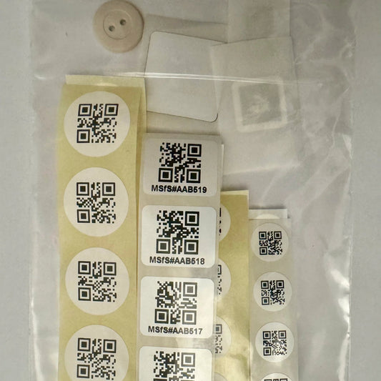 Bild på startpaket med QR- och NFC-etiketter