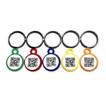 Bild på nyckelringar med QR-etikett